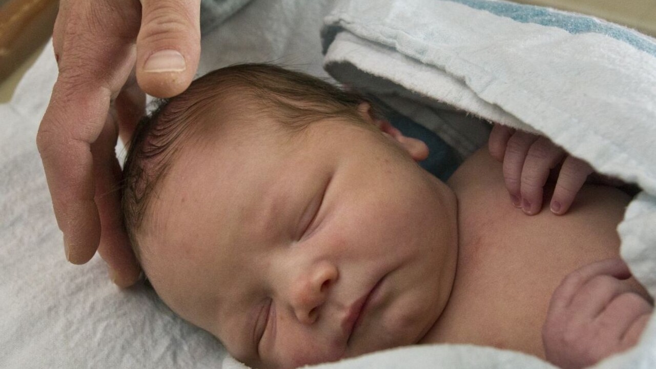 Dieťa bábätko novorodenec narodenie pôrodnica 1140px ilu (SITA/AP)